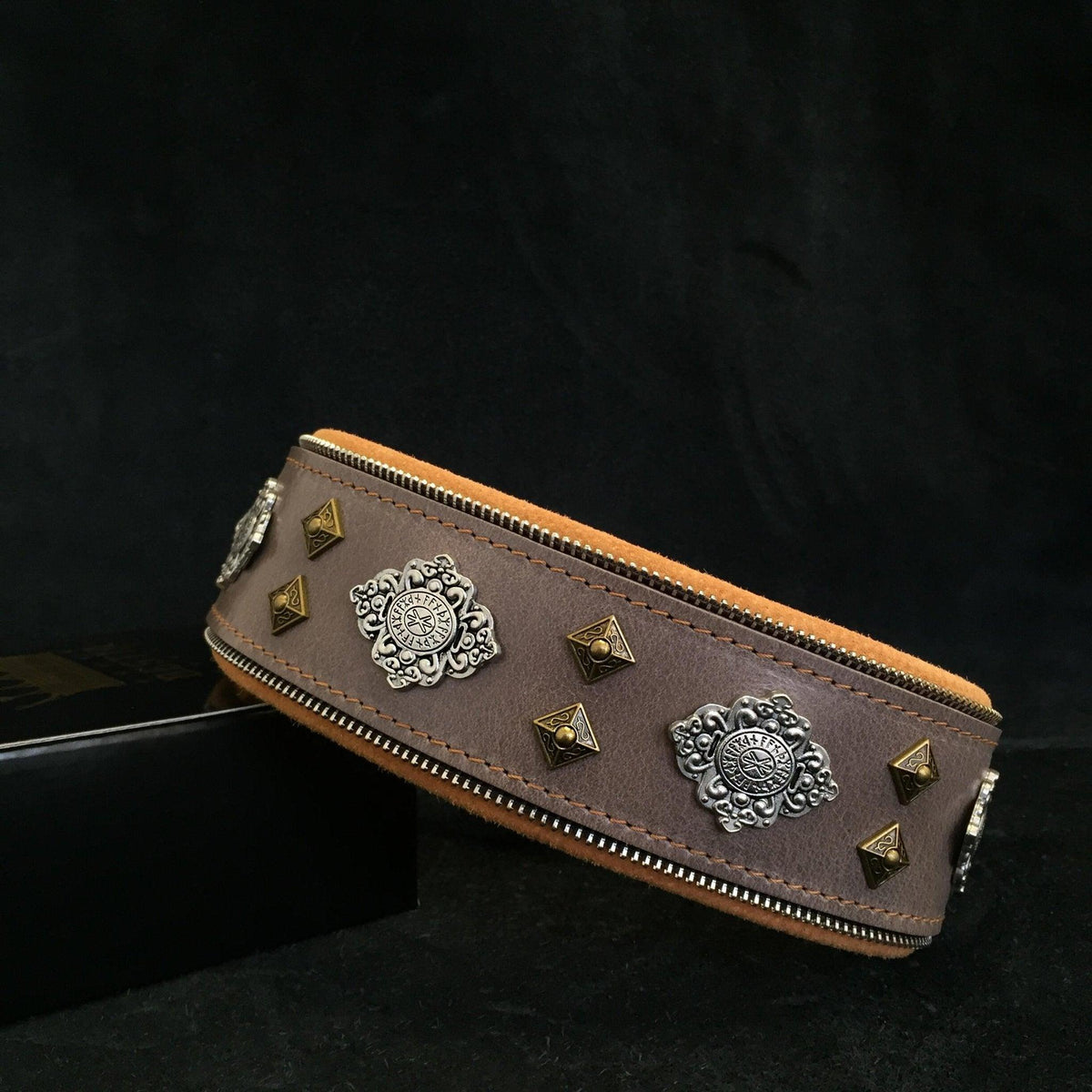 BESTIA Aztec – Lederhalsband für Hunde, Grau