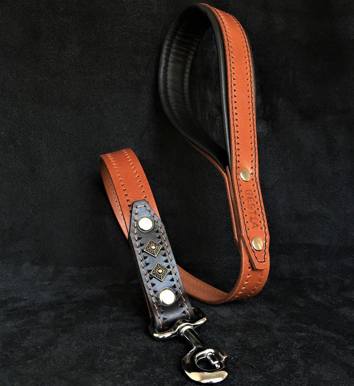 Bestia Balteus Hundeleine aus Leder, 90 cm, gepolsterter Griff